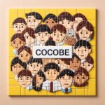 Una il·lustració en mosaic que representa diverses cares de persones amb diferents tons de pell i pentinats sobre un fons groc. Al centre de la imatge, hi ha una etiqueta amb el text "COCOBE" en lletra negra sobre fons blanc. Les cares semblen estar fetes amb petites peces de ceràmica o teules, donant un efecte tridimensional a la imatge. Els rostres mostren diferents expressions, des de somriures fins a mirades neutres o pensatives.