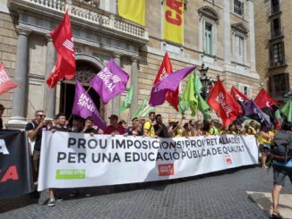 Mobilització davant el palau de la generalitat.