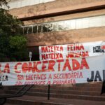 Pancarta concertada davant Via Augusta
