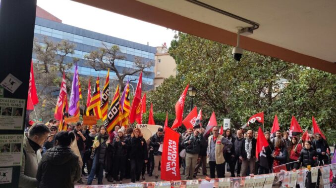 Concentració davant el departament d'educació