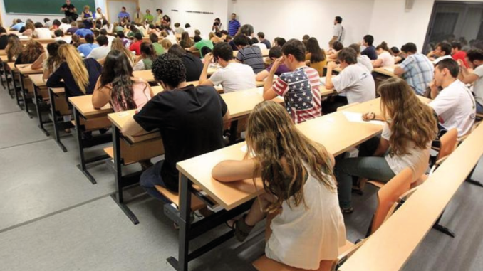 Aula amb alumnes