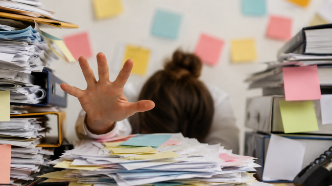 caos-administratiu-personal-pae